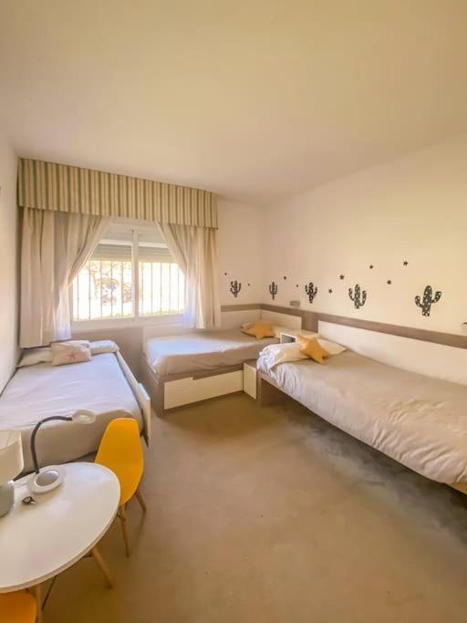 Alcazaba Beach Apartment 埃斯特波纳 外观 照片