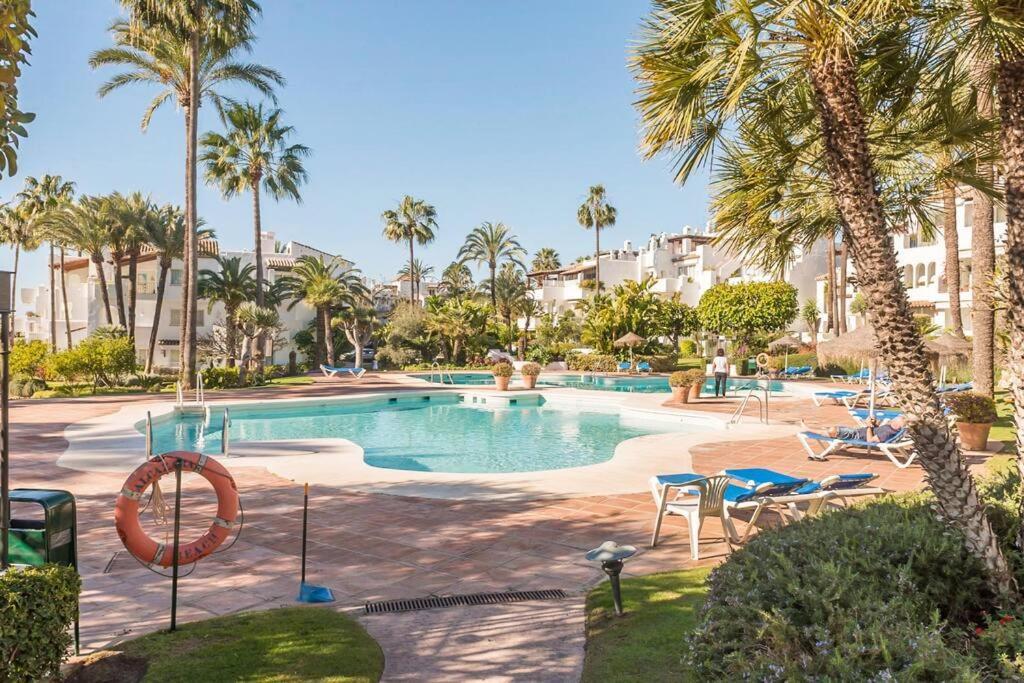 Alcazaba Beach Apartment 埃斯特波纳 外观 照片