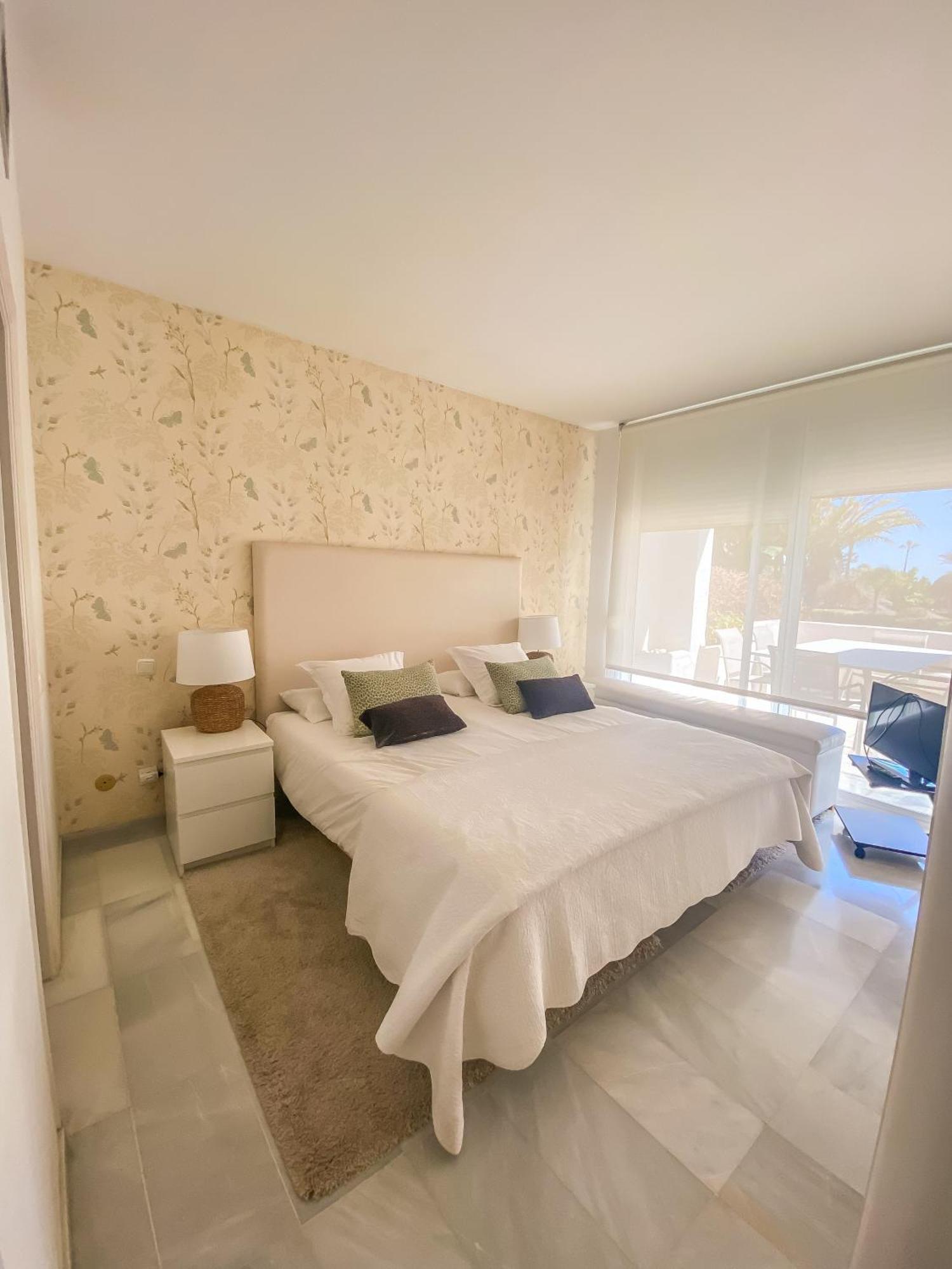 Alcazaba Beach Apartment 埃斯特波纳 外观 照片