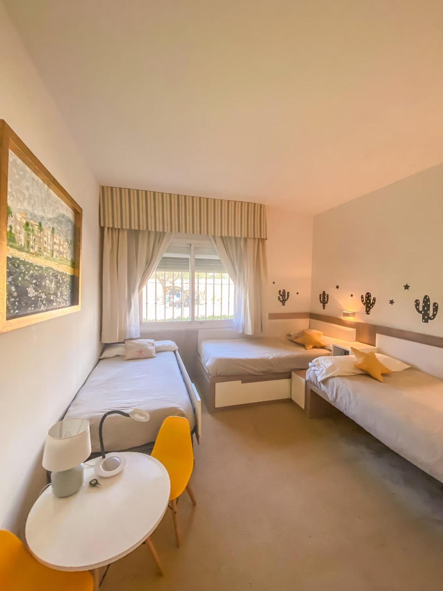 Alcazaba Beach Apartment 埃斯特波纳 外观 照片